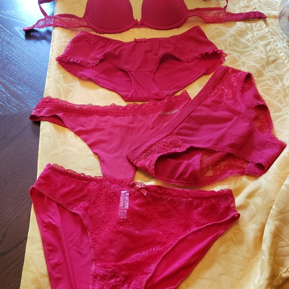 Bra and 4 assorted new panties - Picture 3 of 13
